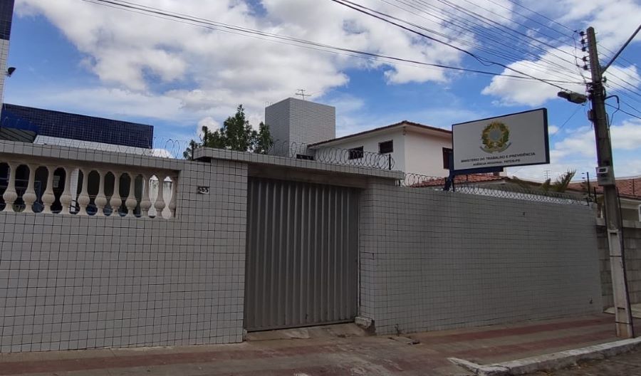 Cidadã reclama de dificuldade para conseguir atendimento no Ministério do Trabalho de Patos