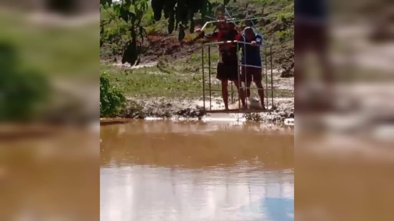 Agricultor cria invenção para atravessar rio durante cheia em Itaporanga; veja vídeo