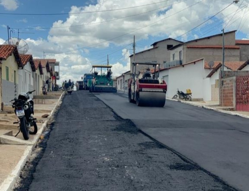 Passagem é beneficiada com pavimentação de asfalto em ruas do bairro Passagem Velha