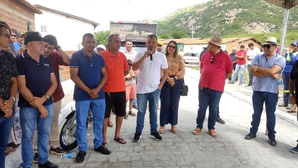 Prefeito de Catingueira, Suélio Félix, entrega calçamentos em mais 3 ruas da cidade