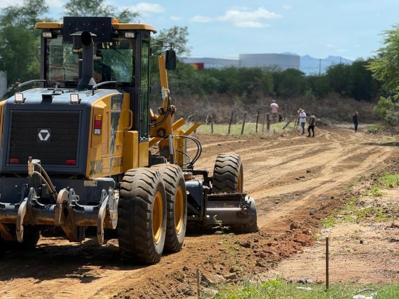 Prefeitura de Patos realiza mais abertura de ruas para interligar localidades e facilitar a mobilidade urbana