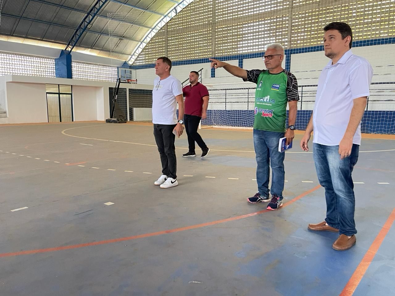 Implantação do gradil no ginásio O Rivaldão indica que equipamento esportivo está próximo de ser entregue