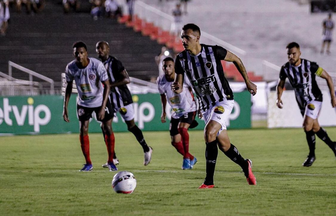 Com 1 a menos e pênalti desperdiçado, Botafogo-PB goleia o São Paulo Crystal na estreia do Campeonato Paraibano
