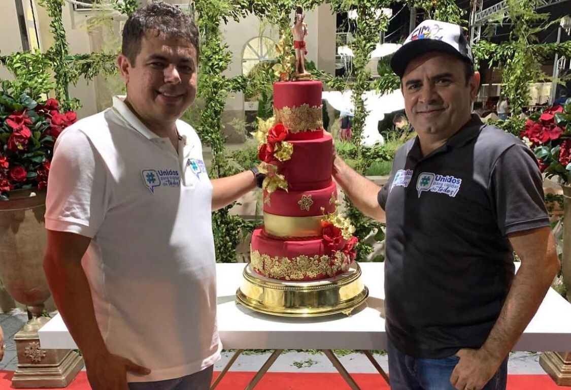 Saiba quem é o empresário que arrematou bolo por R$ 100 mil durante festa em São Bento