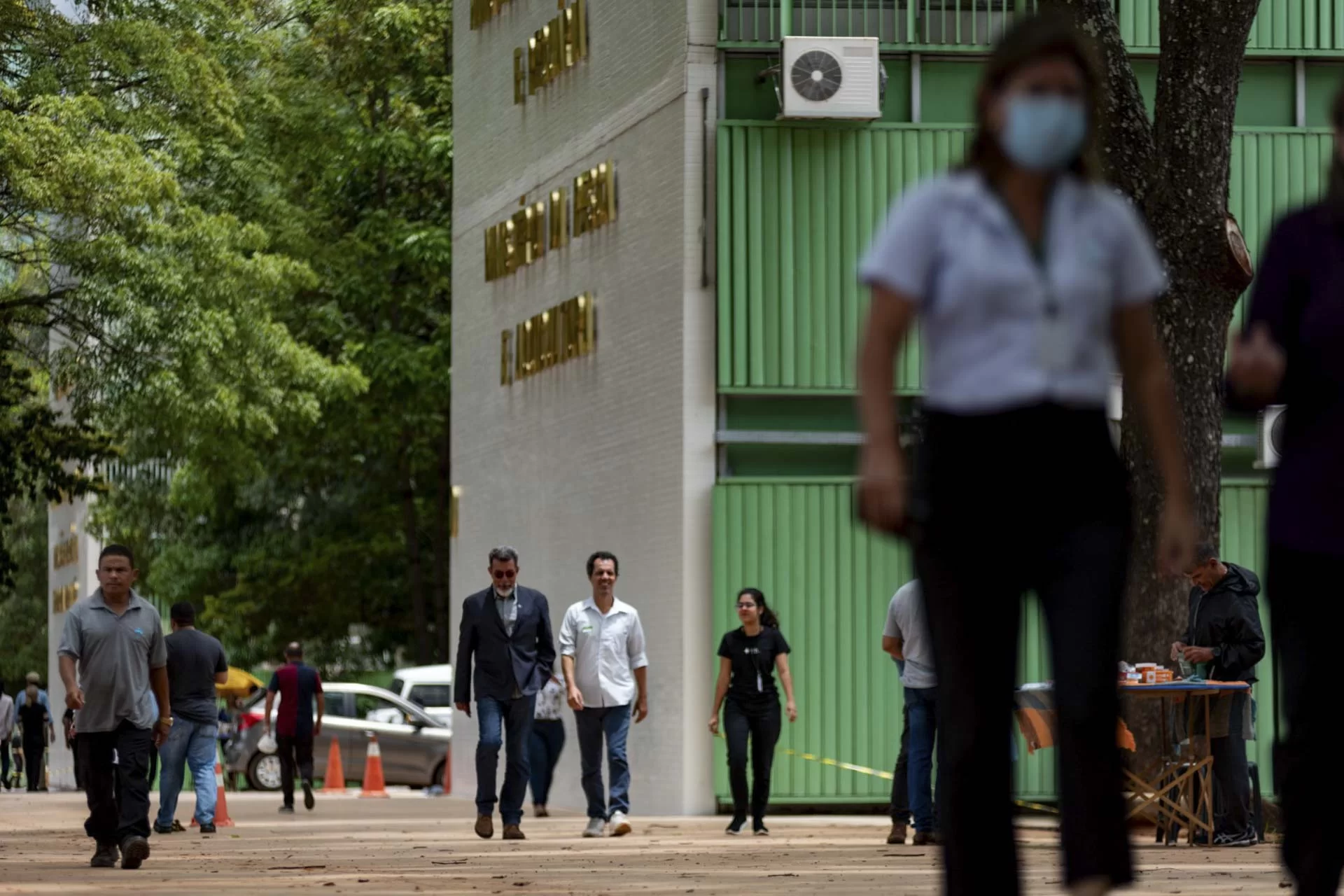 Sem aumento, servidores federais pressionam Lula com greves e entregas de cargos