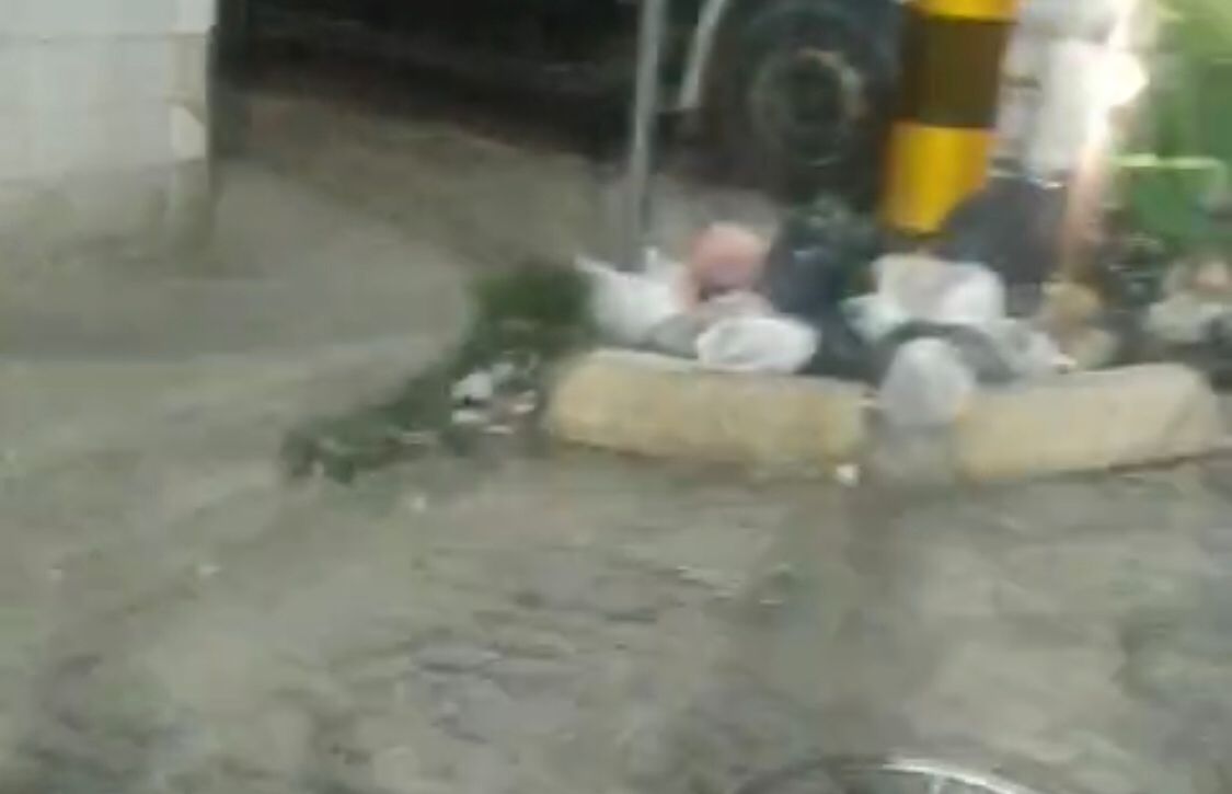 Morador da Rua Irineu Joffily reclama que garis não estariam recolhendo lixo durante o final de semana; secretário de Serviços Públicos se pronuncia