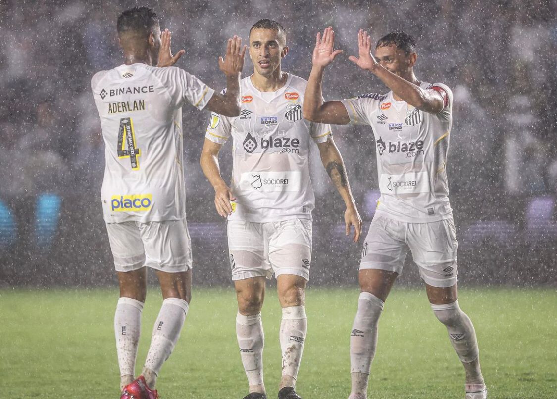 Santos atropela a Ponte Preta com 2 gols de Giuliano e é o único 100% no Paulistão