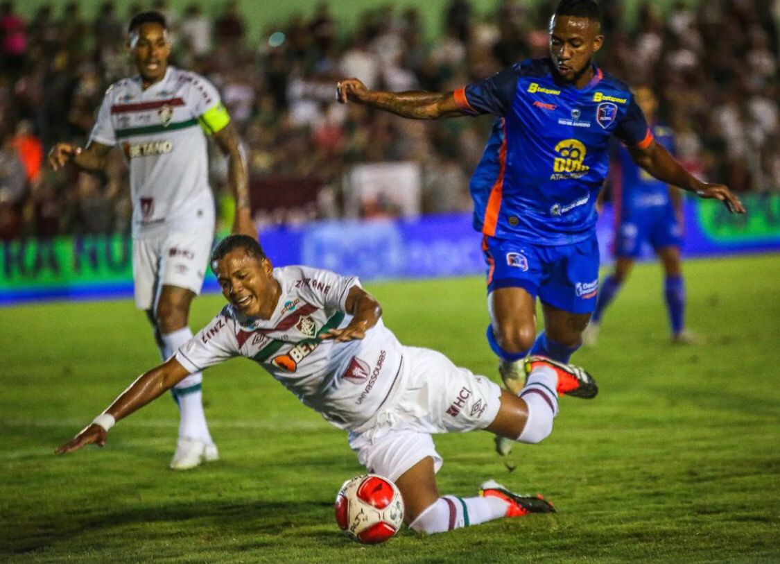 Lelê marca de novo, Fluminense supera chuva e vence o Audax no Carioca