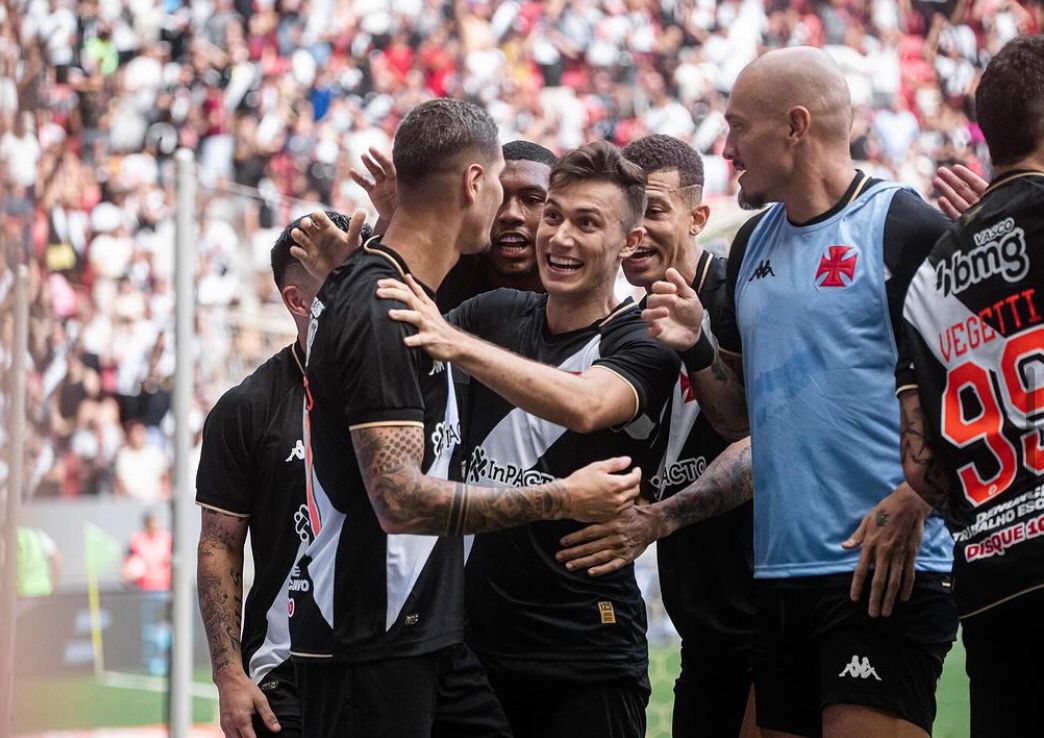 Payet faz golaço nos acréscimos, mas Vasco sofre empate no lance seguinte e tropeça no Carioca