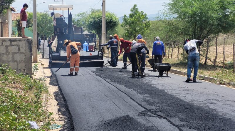 Asfaltamento de ruas da cidade de Catingueira segue em ritmo acelerado