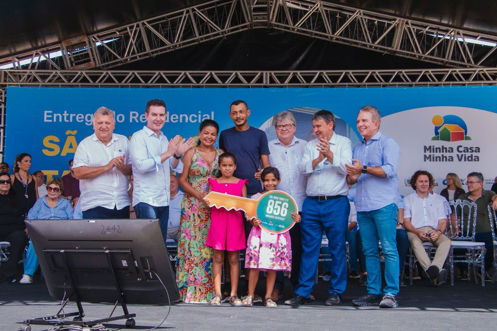 Moradores de Patos comemoram recebimento dos apartamentos do Residencial São Judas Tadeu I e II