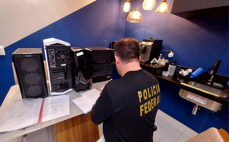 Polícia Federal cumpre mandados em operação que combate venda de TV Box pirata na Paraíba