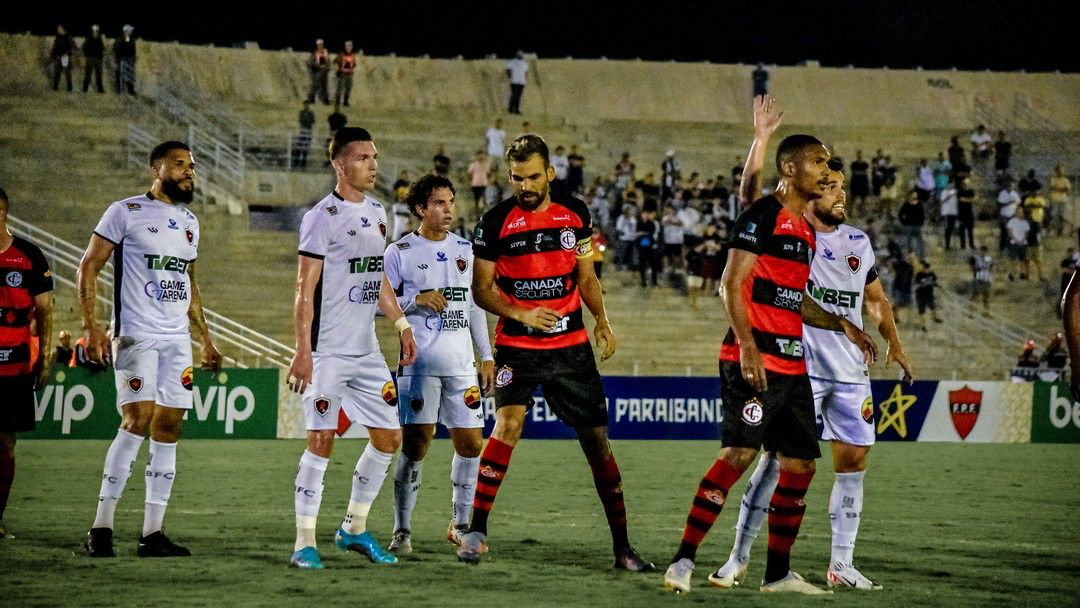 Campinense e Botafogo-PB empatam sem gols no Clássico Emoção