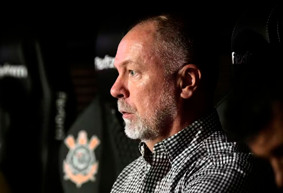 Caiu: Corinthians demite Mano Menezes; Márcio Zanardi é favorito