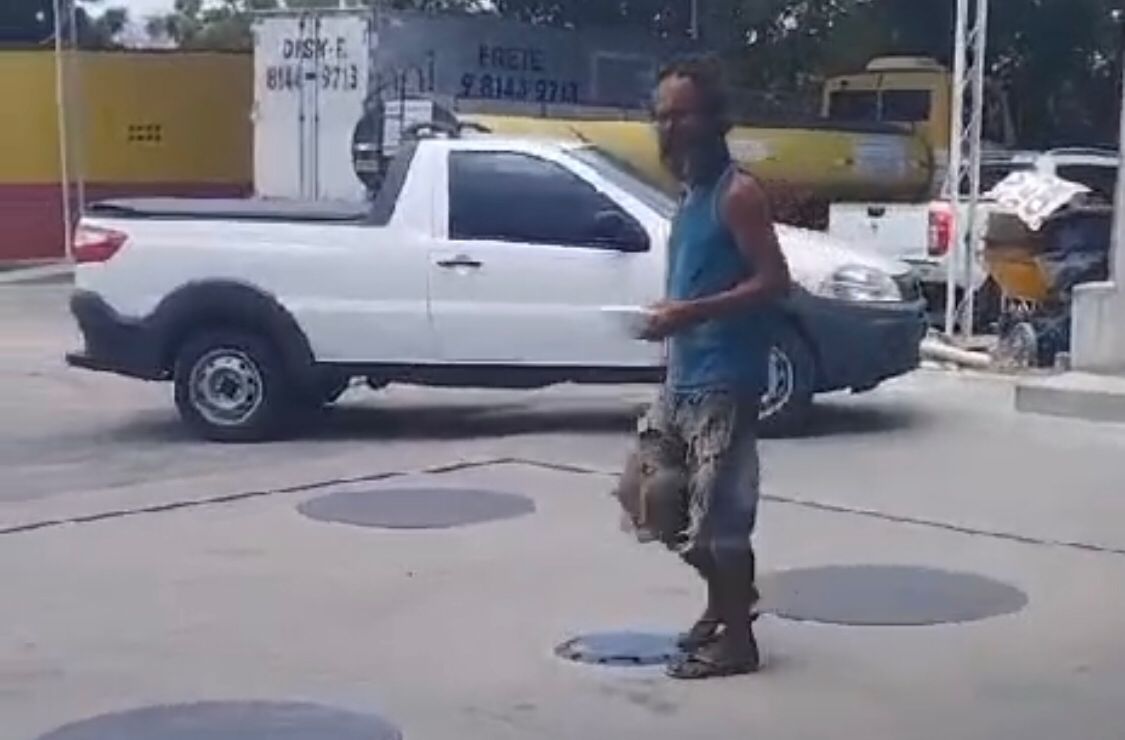 Homem desorientado perambula por cidades da região de Patos e diz que está em busca de família