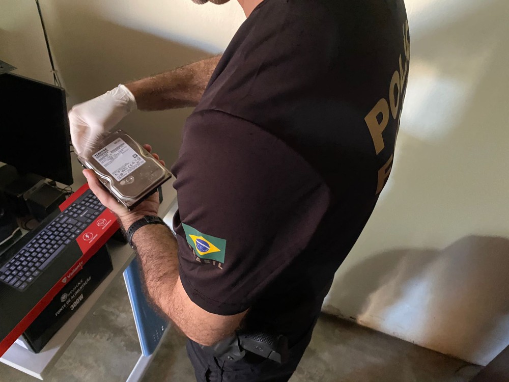 Ex-professor é preso pela PF no Sertão por armazenamento de pornografia infantil