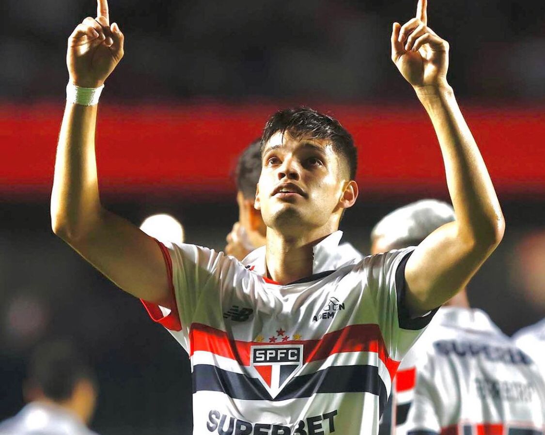 São Paulo descansa titulares, conta com golaço e 'lance de sorte' para vencer o Água Santa e seguir invicto no Paulista