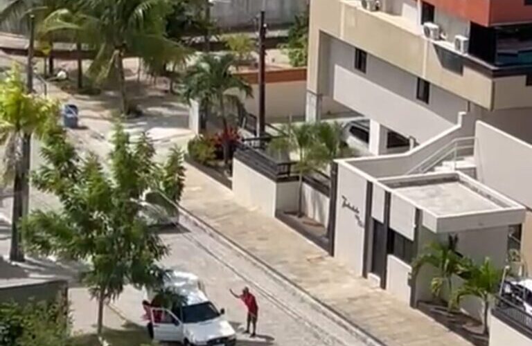 Em plena luz do dia, assaltantes roubam veículo de entregas na Paraíba