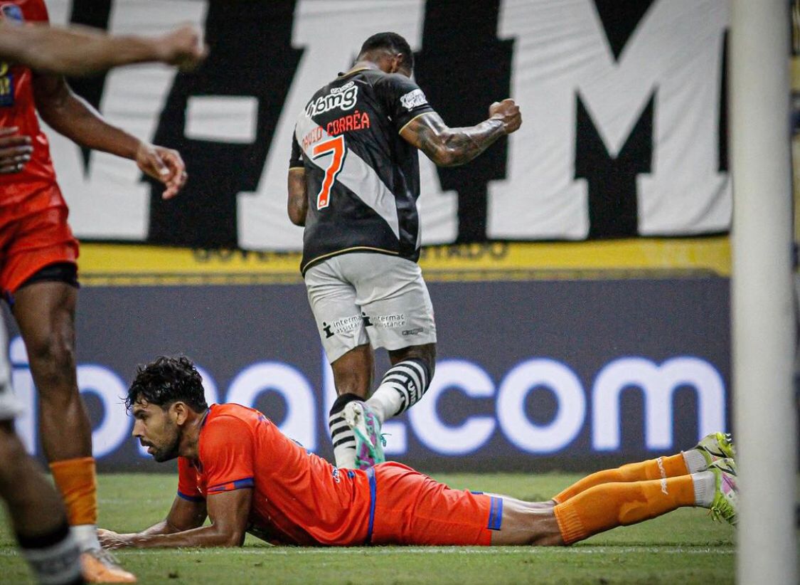 David desencanta com golaço, Vasco vence o Audax-RJ em Manaus e tira Botafogo do G-4 do Carioca