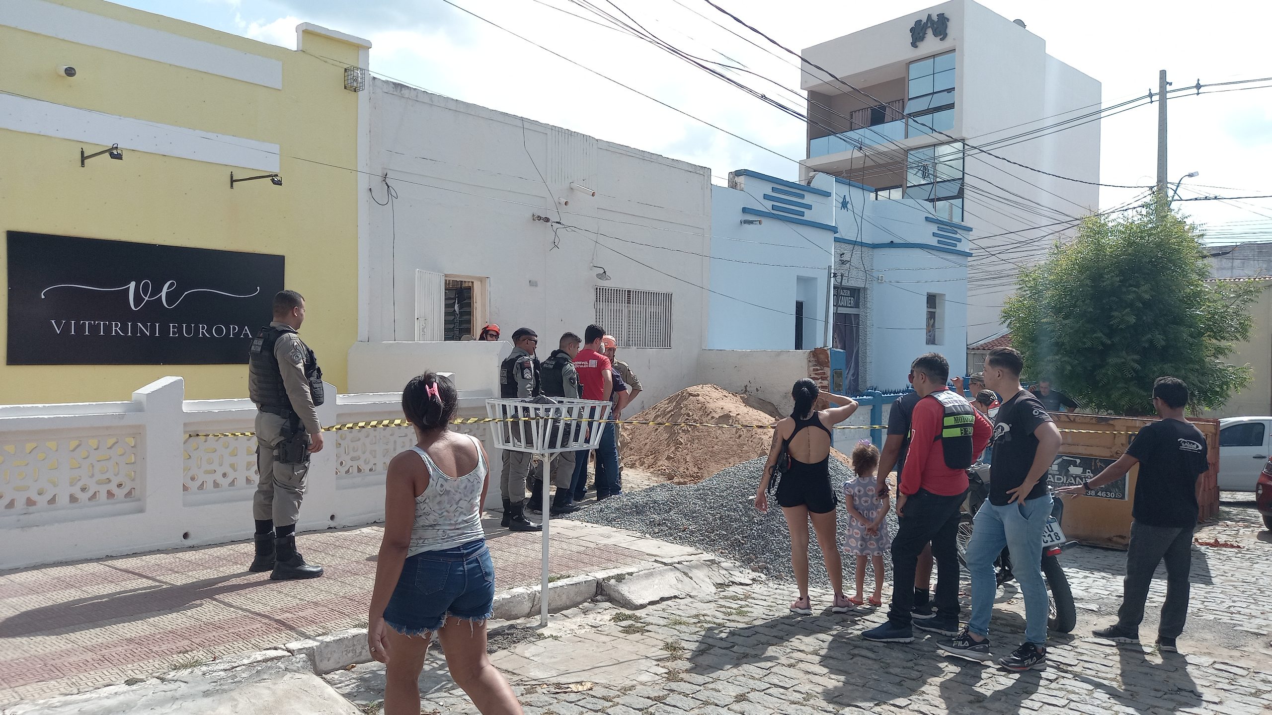 Trabalhadores que se feriram após muro desabar e matar pedreiro recebem alta do Hospital Regional