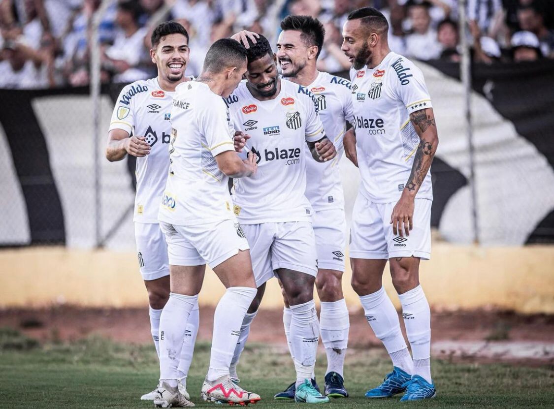 Com um a mais, Santos sofre gol nos acréscimos e empata com o Mirassol pelo Paulistão