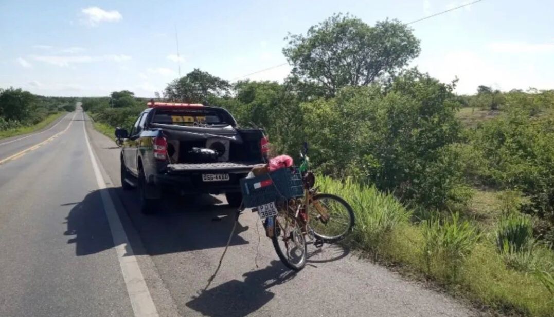 Corpo de homem é encontrado com sinais de violência às margens da BR-230, no Sertão
