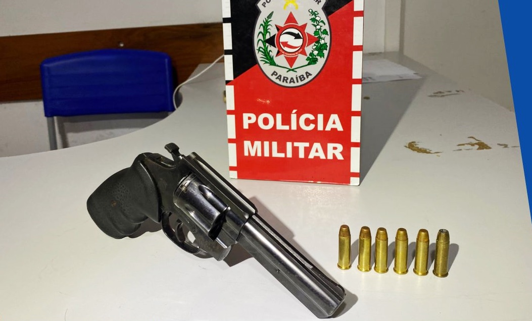 Polícia Militar apreende arma durante blitz de Carnaval em Patos e conduz dois indivíduos à Delegacia