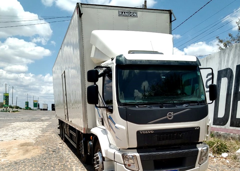 SEFAZ-PB aborda três caminhões com transporte irregular de mercadorias no Sertão, um deles com destino à cidade de Patos