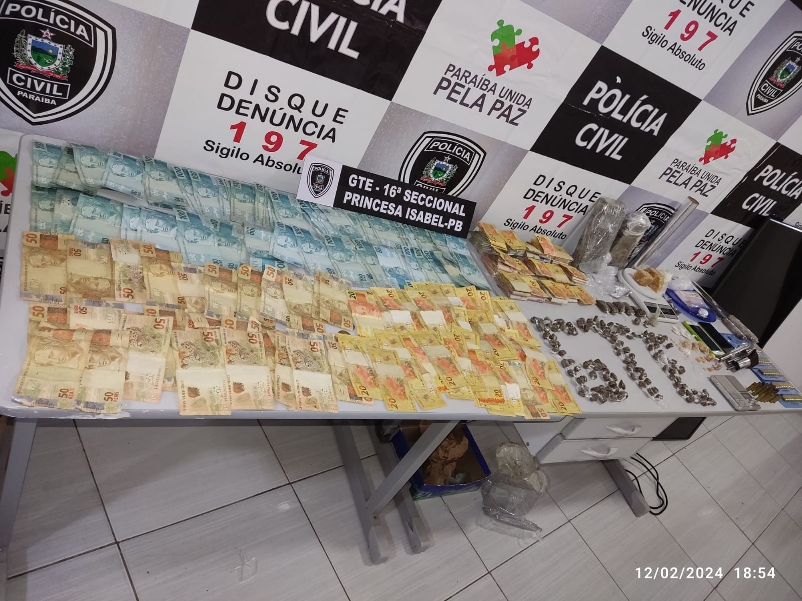 INVESTIGAÇÃO: Polícia Civil prende três suspeitos de tráfico e apreende arma e drogas em Princesa Isabel