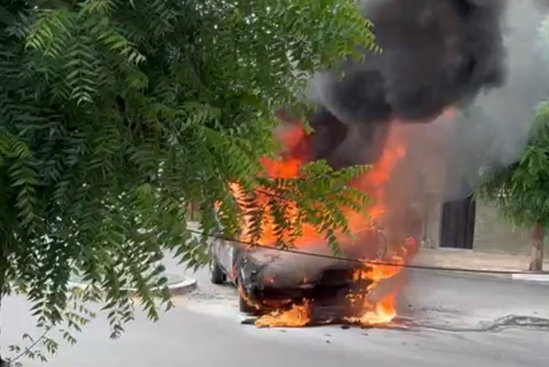 Veículo fica parcialmente destruído após pegar fogo em via pública no Centro de Malta na manhã de ontem (15); veja vídeo