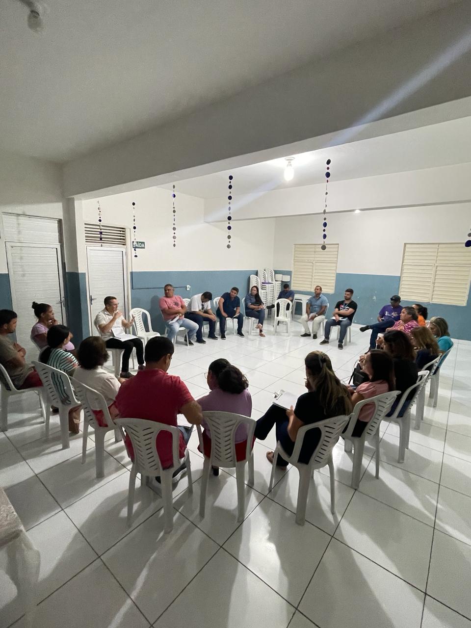 Reunião entre moradores dos condomínios São Judas Tadeu 1 e 2, e equipes da Prefeitura de Patos é realizada