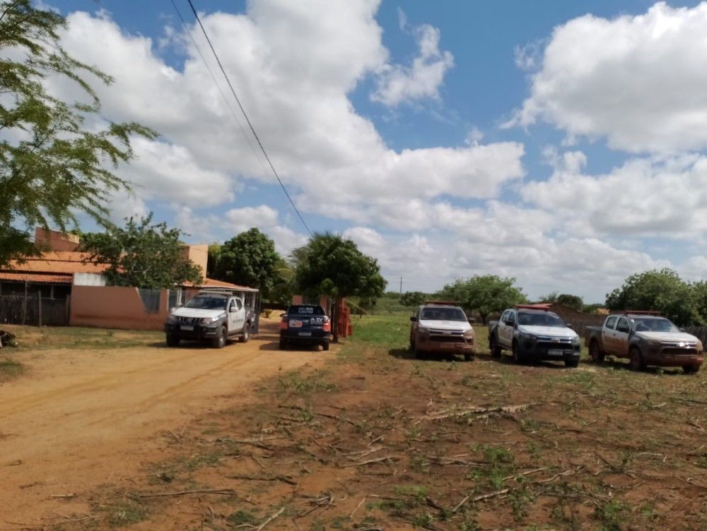 Detentos de Mossoró invadiram casa, fizeram família refém, pediram para acessar redes e roubaram celulares