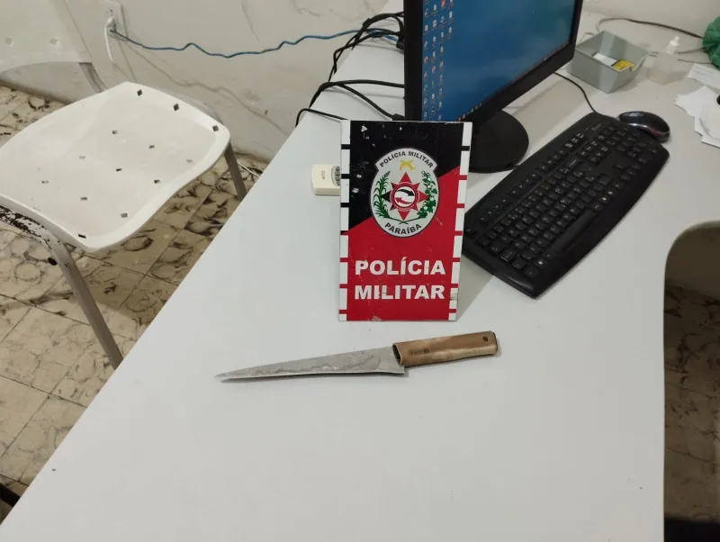 Pai é preso em flagrante pela PM após tentar matar próprio filho a facadas em Pombal