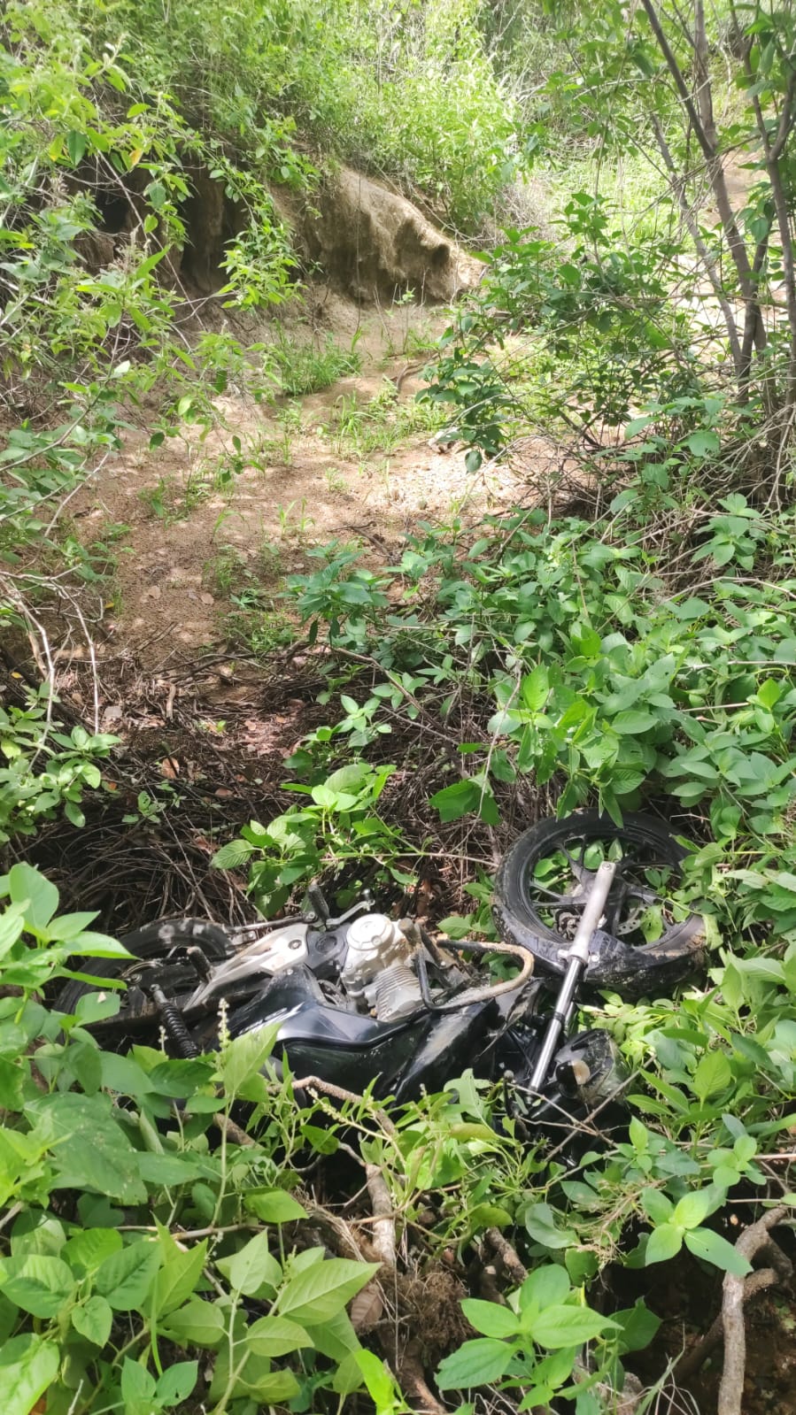 Resposta imediata: Polícia Militar recupera moto roubada durante a madrugada de hoje na cidade de Patos
