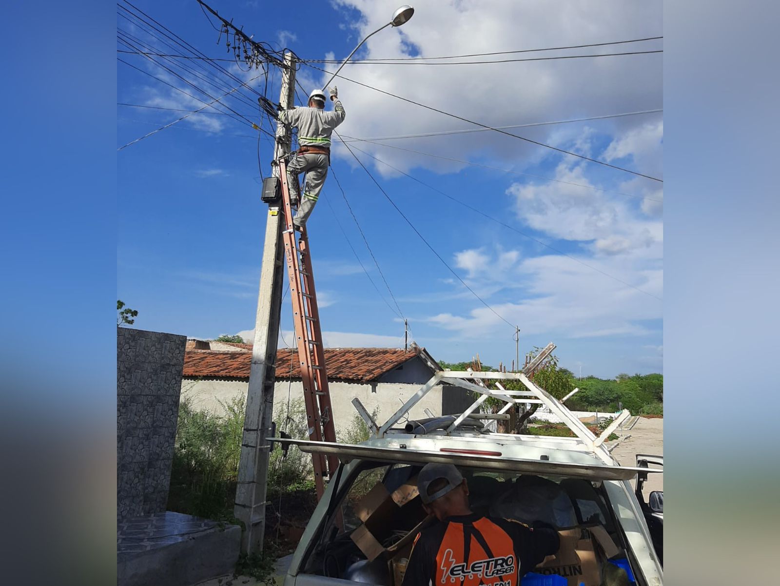 Após denúncias de moradores do Monte Castelo, problema de iluminação é solucionado