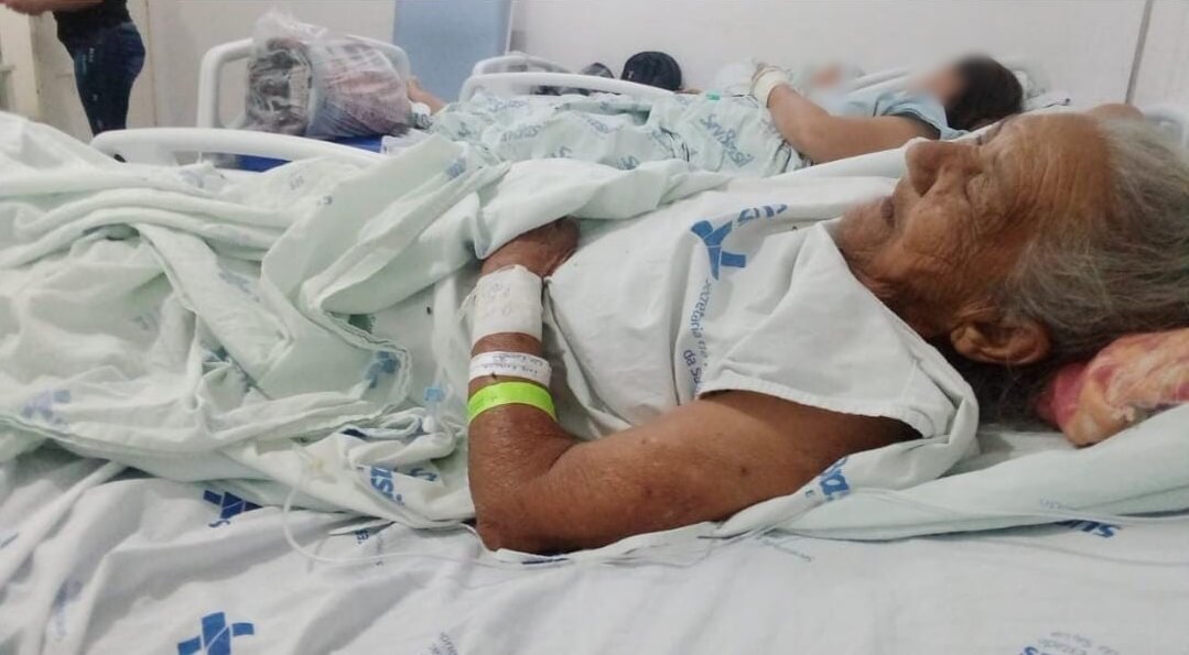 Família de idosa de 89 anos que está internada no Hospital de Patos com fratura na perna cobra agilidade na realização de cirurgia; direção emite nota
