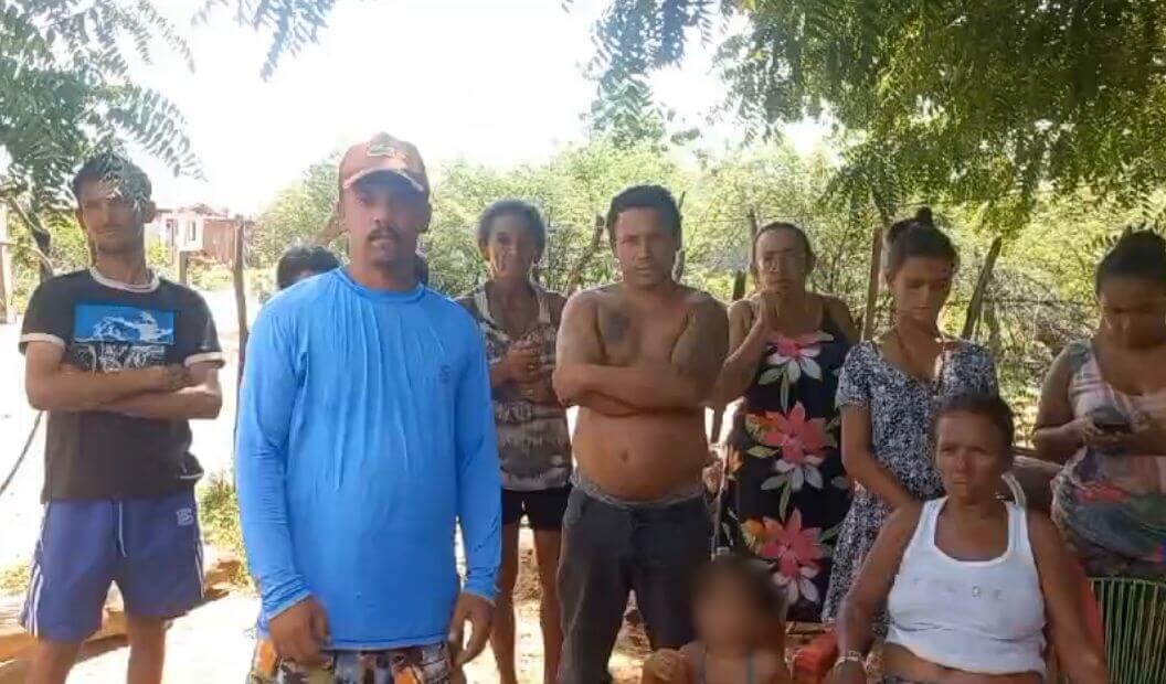 Moradores da Comunidade Serrote Liso questionam ações da secretária de Desenvolvimento Social; gestão diz desconhecer informações relatadas por moradores