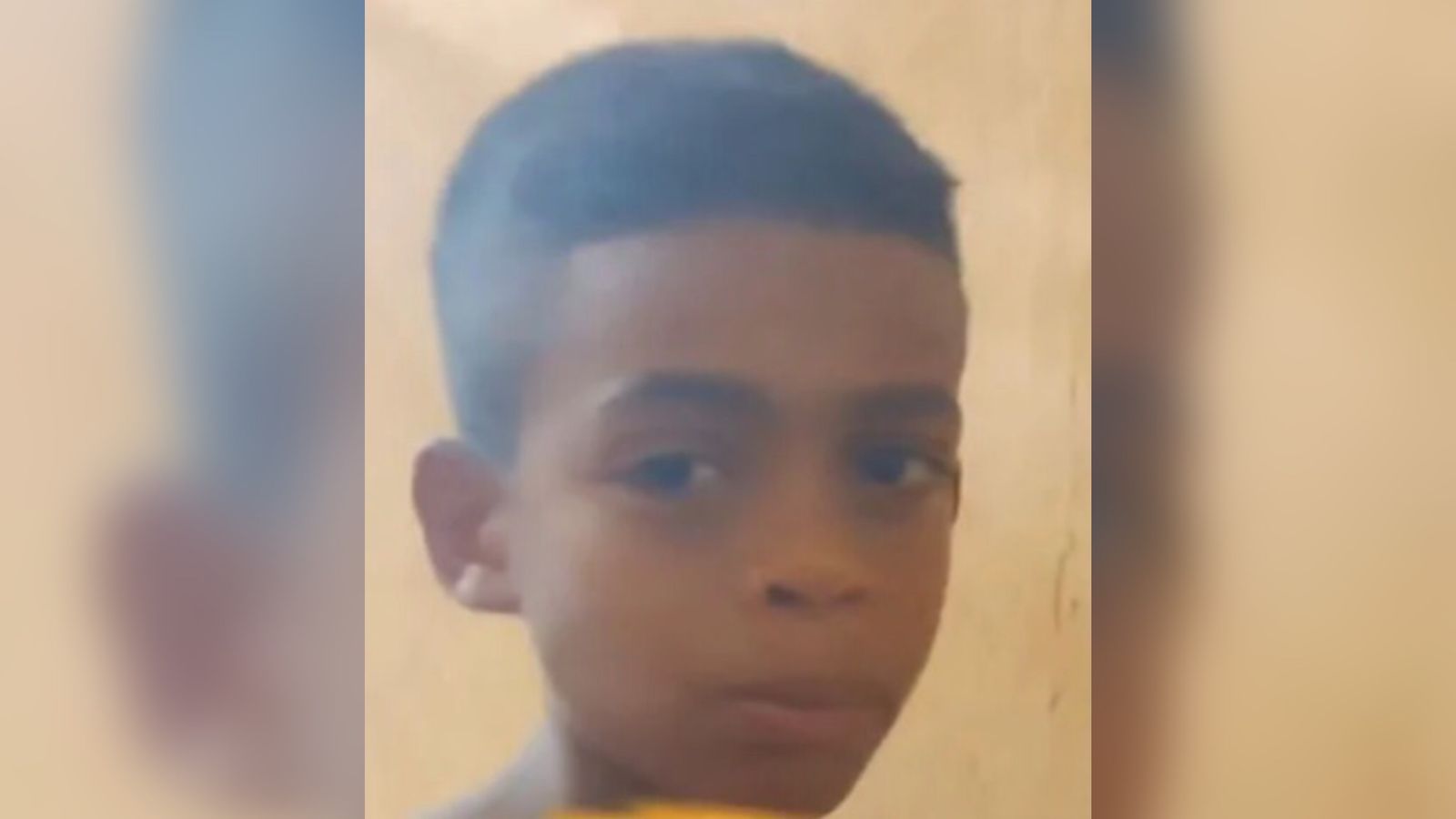 Criança é assassinada a tiros enquanto dormia e outras duas são baleadas dentro de casa, em Recife; família é paraibana