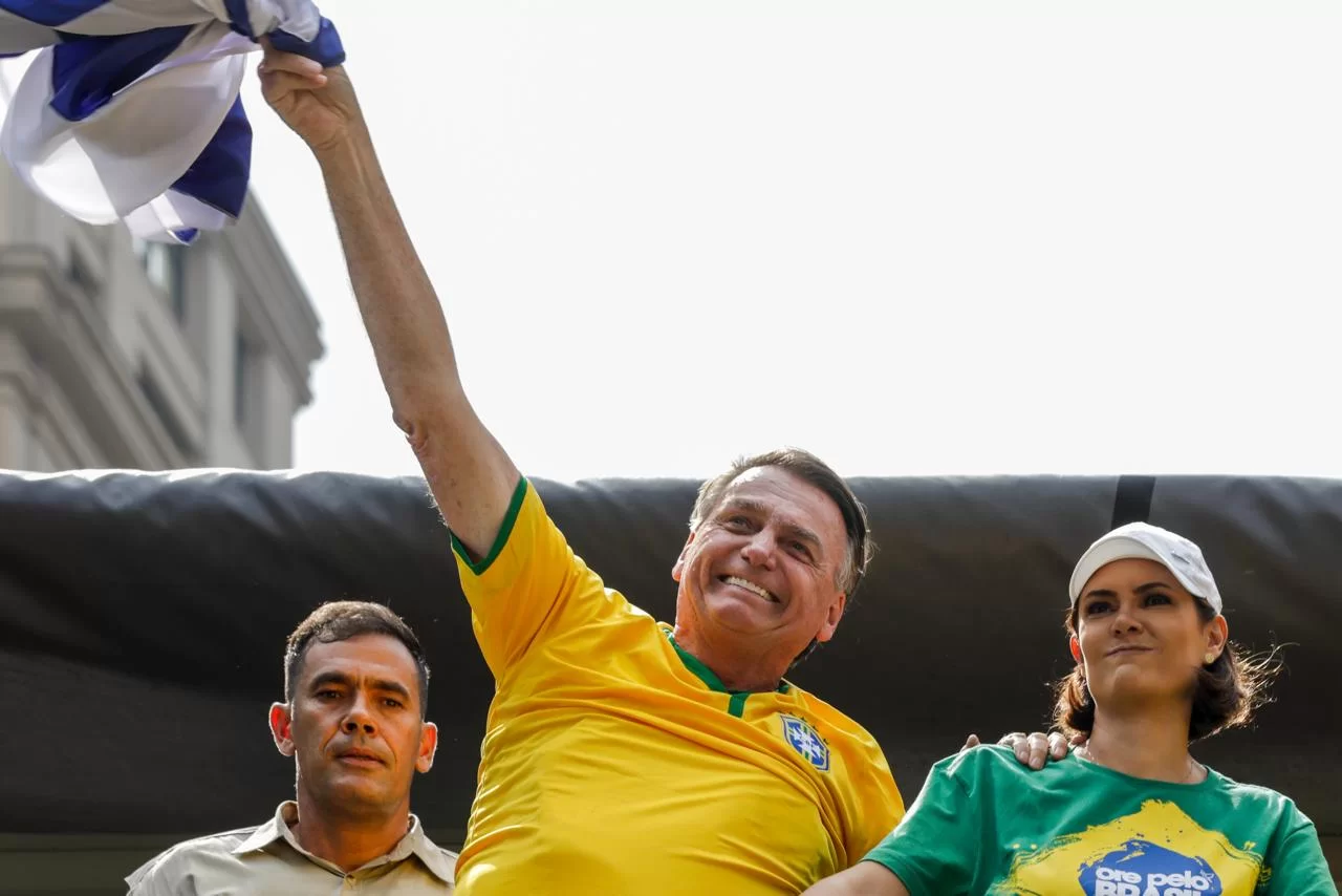 Em ato na Av. Paulista, Bolsonaro nega plano de golpe, pede anistia a presos no 8 de janeiro e fala em “passar a borracha no passado”