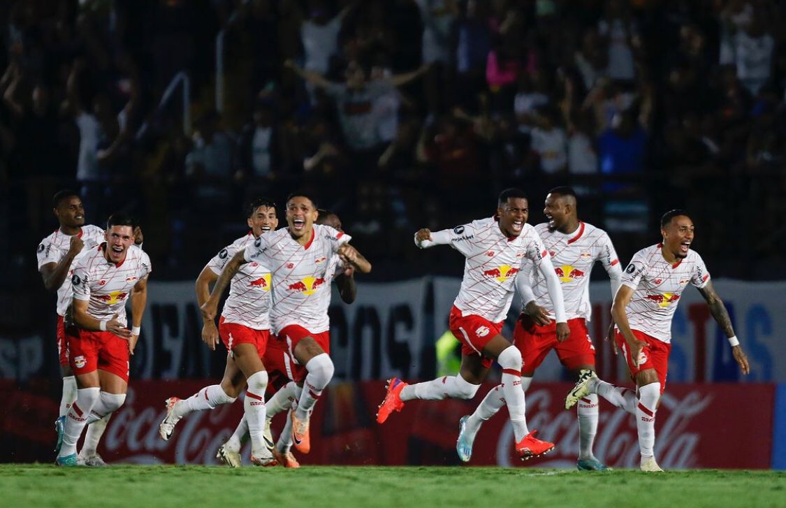 Nos pênaltis, Red Bull Bragantino passa de fase na Libertadores e espera vencedor de Botafogo x Aurora
