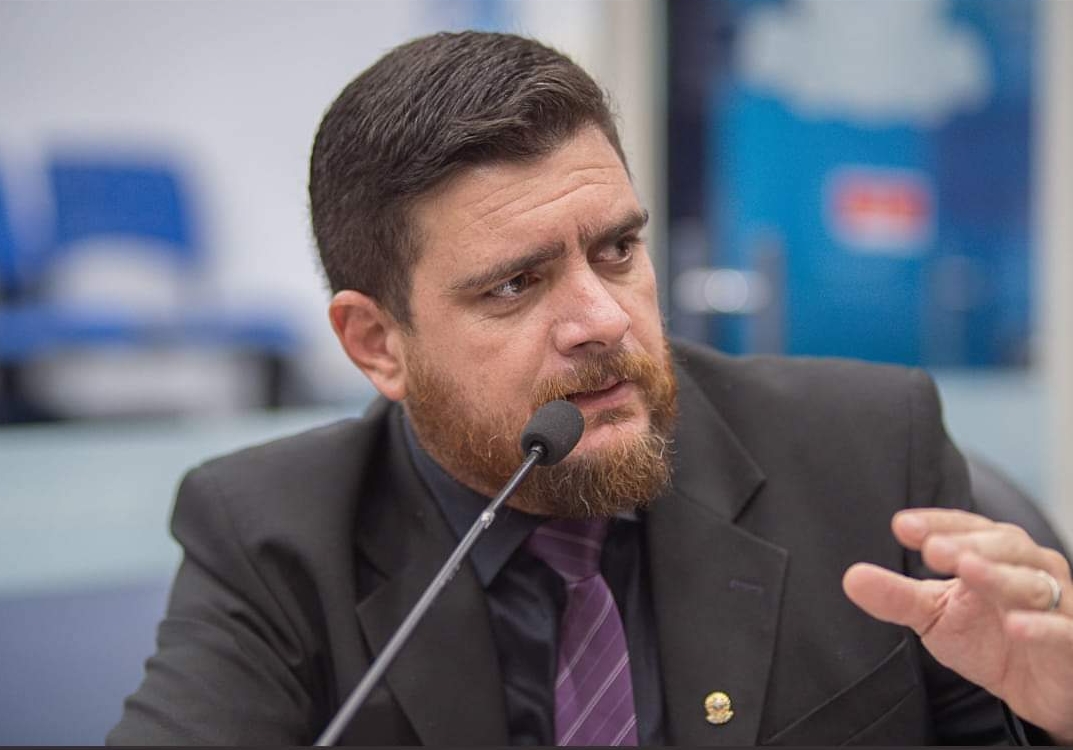 Jamerson Ferreira solicita melhorias em canteiros centrais e entradas da cidade, e debate sobre arborização em Patos