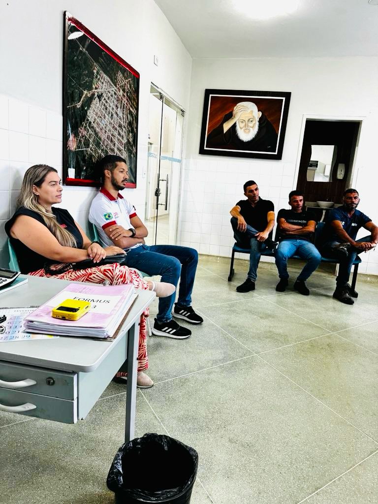 Secretária de Saúde, ACSs e ACEs de Salgadinho participam de apresentação de projeto voltado à prevenção e combate ao moquito da dengue, em Condado