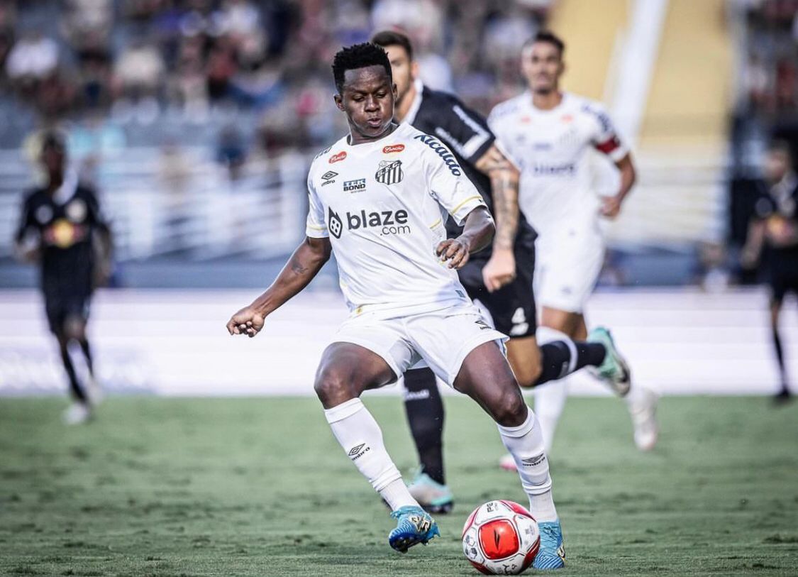 Santos sofre com 'lei do ex', não aproveita expulsões e perde para o Red Bull Bragantino pelo Paulistão