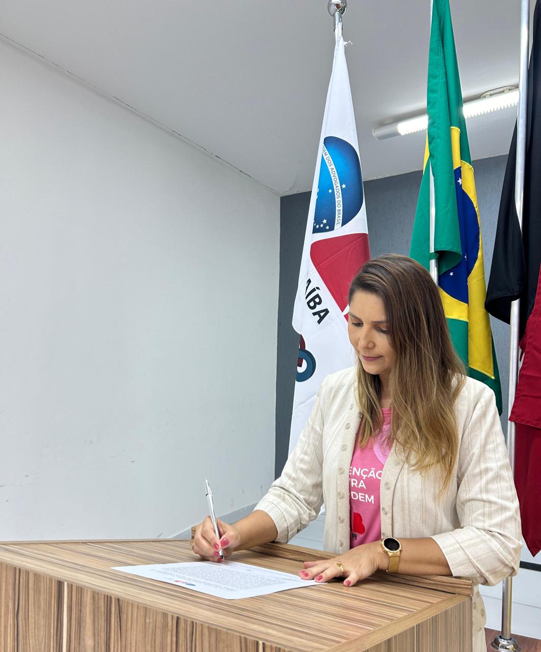 Gislene Maciel assume Presidência da OAB Patos