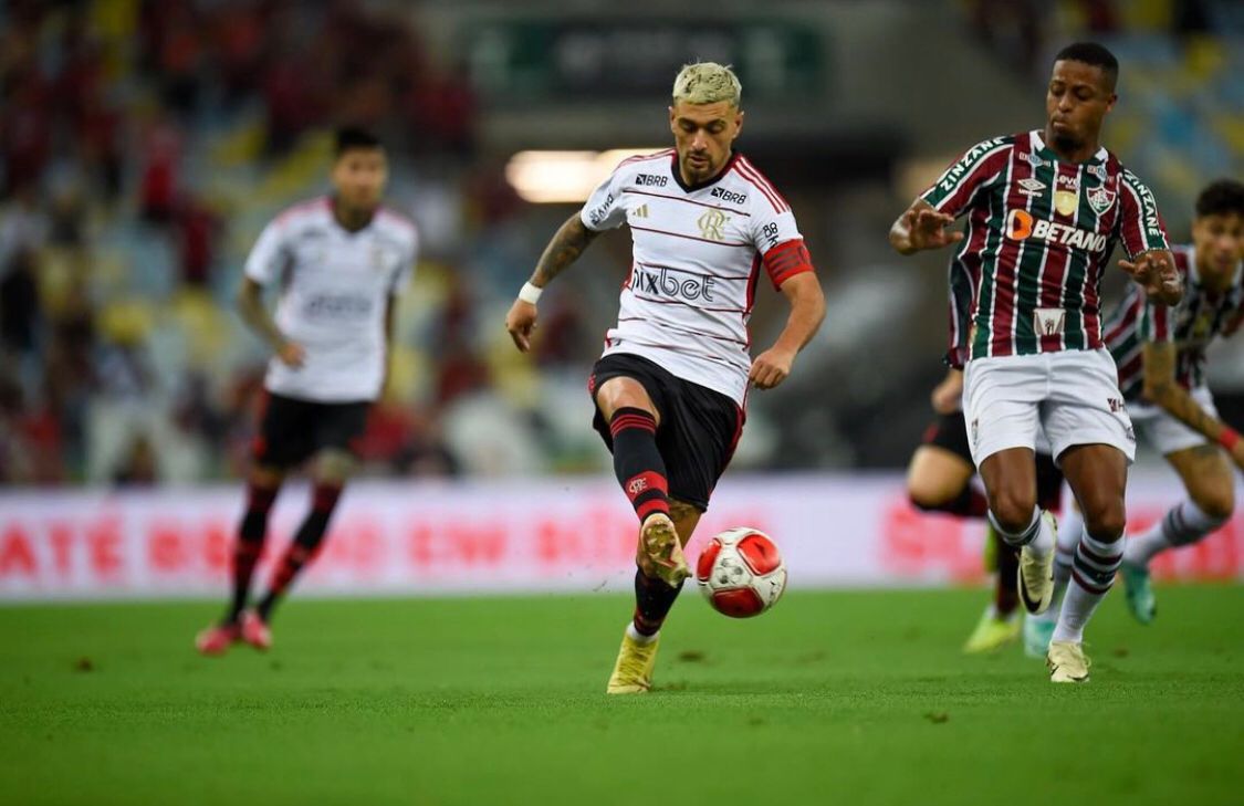 Flamengo domina, vence Fluminense em mais um clássico e larga na frente por vaga para a final do Carioca