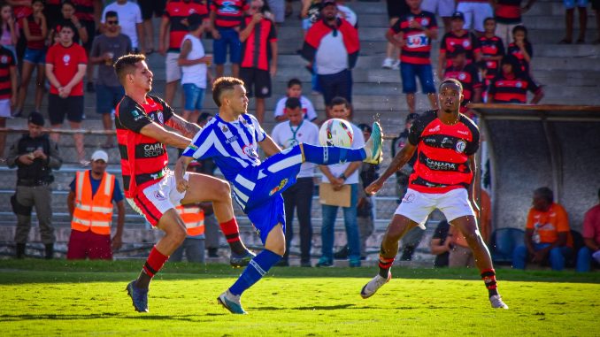 Campinense bate Atlético de Cajazeiras e entra no G4 do Paraibano