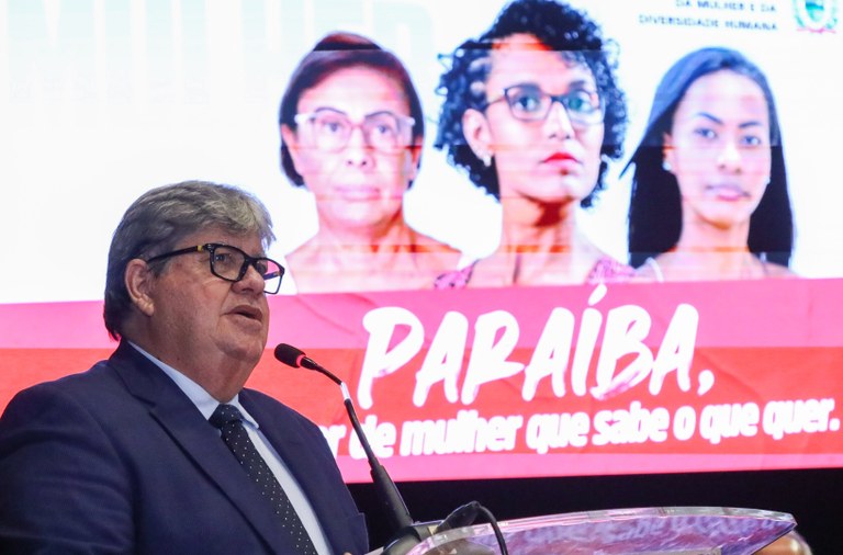 João Azevêdo anuncia expansão da Patrulha Maria da Penha para o Sertão, em Cajazeiras, e mais três Delegacias das Mulheres