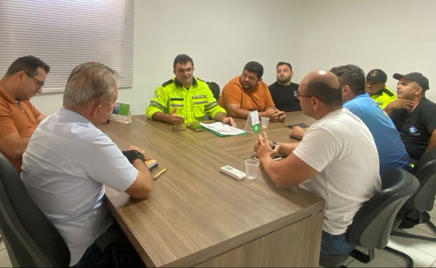 Reunião entre prefeito de Patos e agentes de trânsito garante avanços e melhorias para a categoria