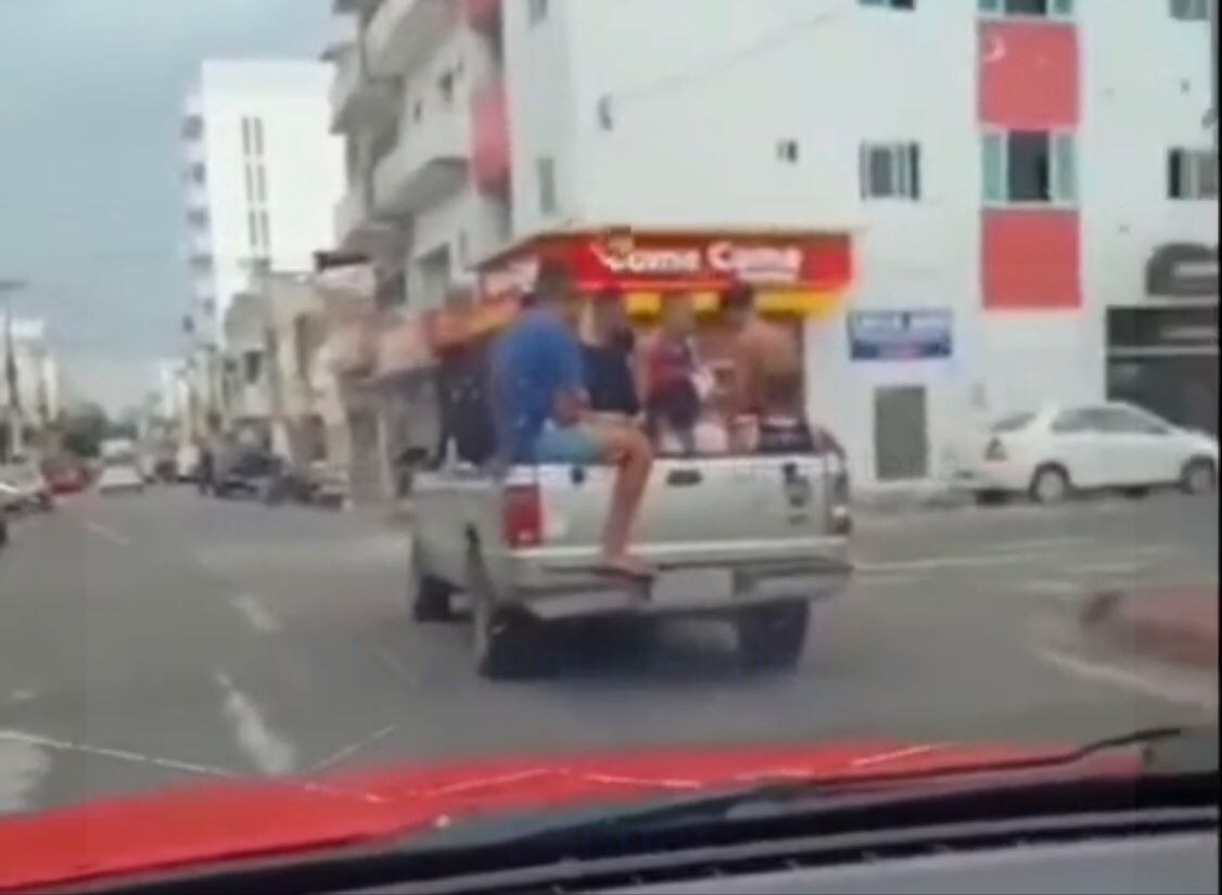 Vídeo que circula nas redes sociais mostra funcionários e atletas do Nacional de Patos indo para treino em veículo improvisado; clube esclarece episódio