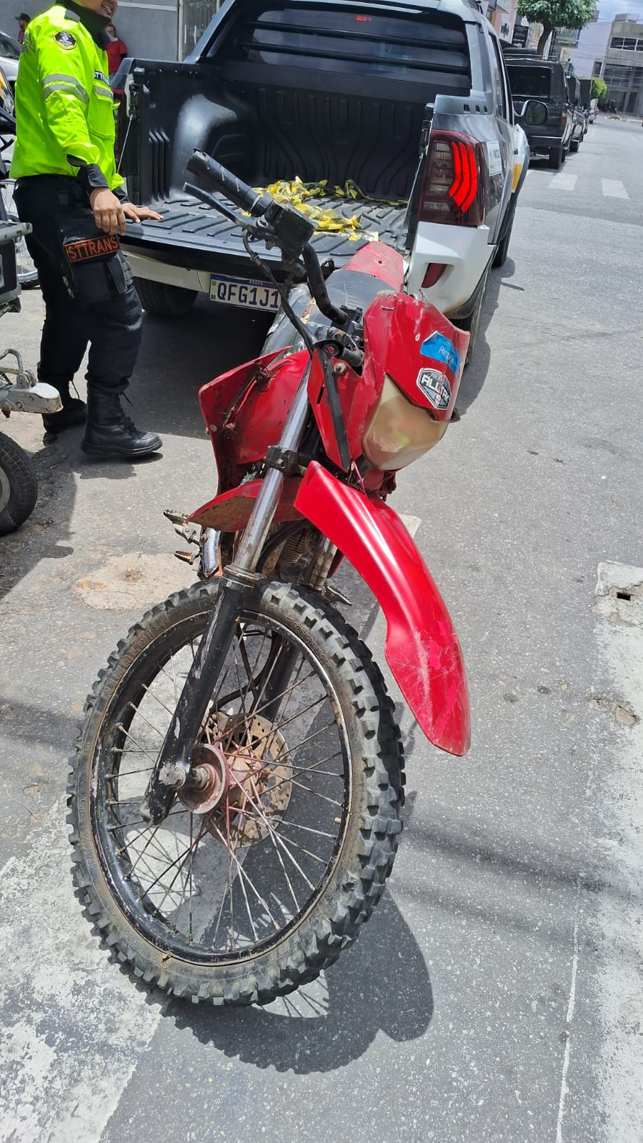 STTRANS apreende motocicleta com sinais de adulteração no Centro de Patos; condutor se evadiu do local